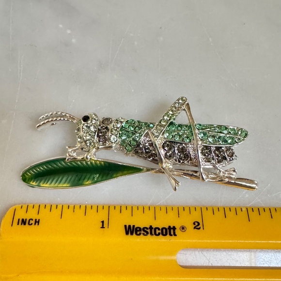 Napier Grasshopper Pin Brooch Enamel Leaf Silver-Tone Metal Green Rhinestones - Picture 9 of 10